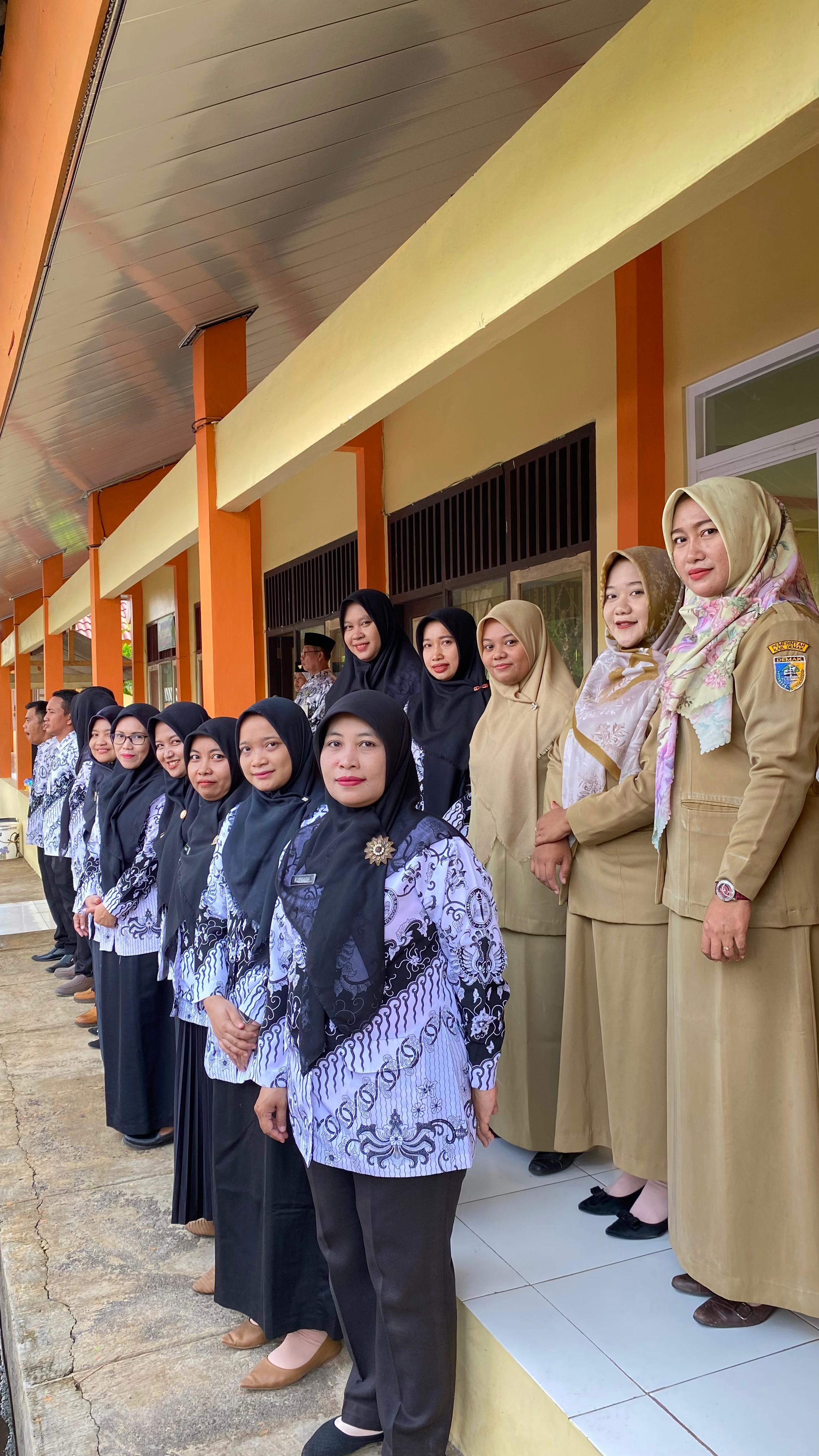 Peringatan Hari Guru Nasional 2024 di SMP Negeri 2 Wonosalam